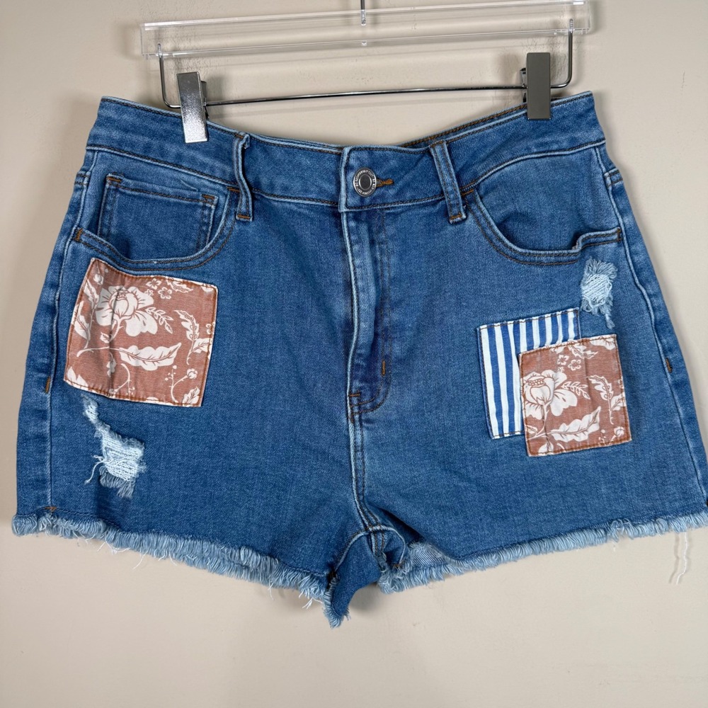 SO Juniors Patchwork Distressed Hight Rise Shorts 2" inseam 15/32